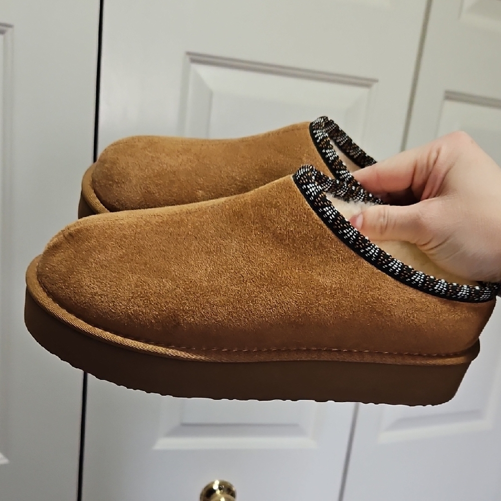 NWOT Pawz Platform Clog Slippers